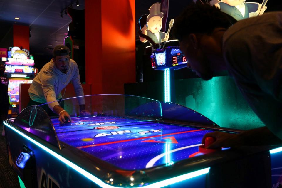 ICE Games Air FX Hockey Table